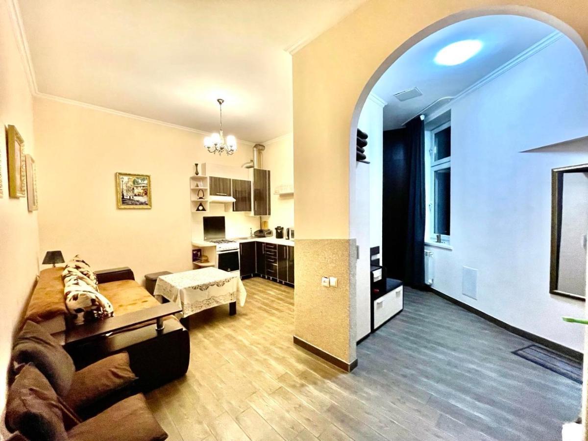 V&O Whitechocolateapt 800 M To Opera Lviv Ngoại thất bức ảnh
