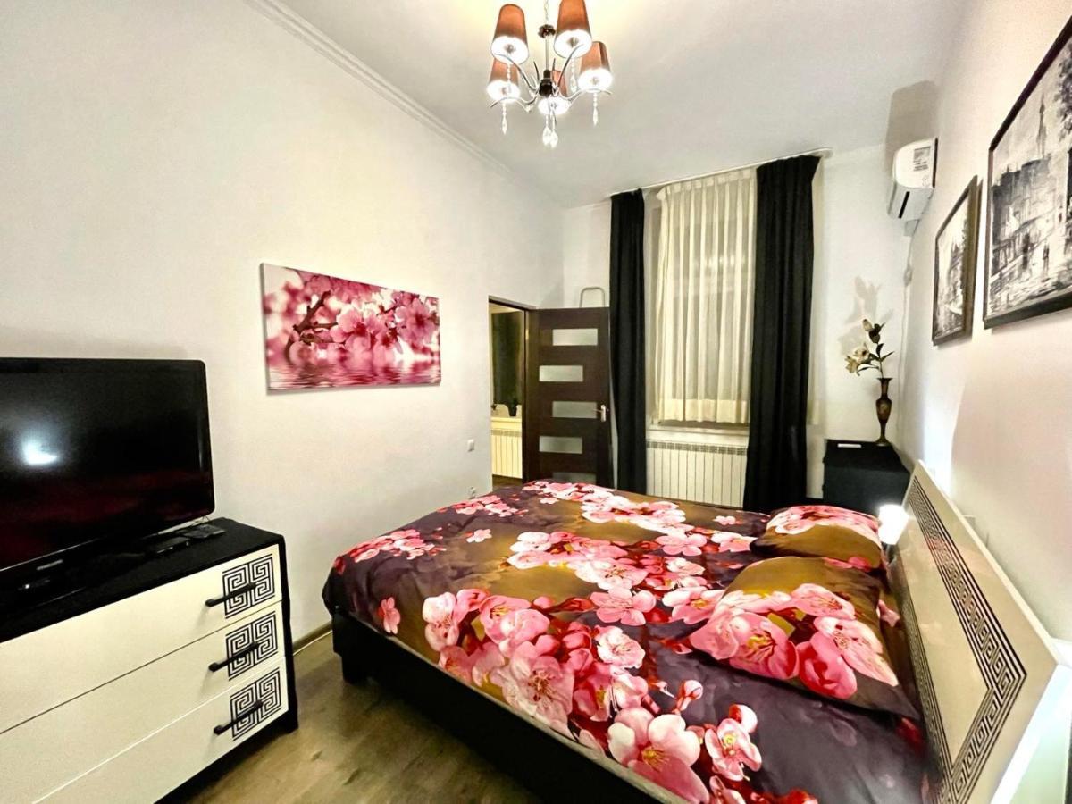 V&O Whitechocolateapt 800 M To Opera Lviv Ngoại thất bức ảnh