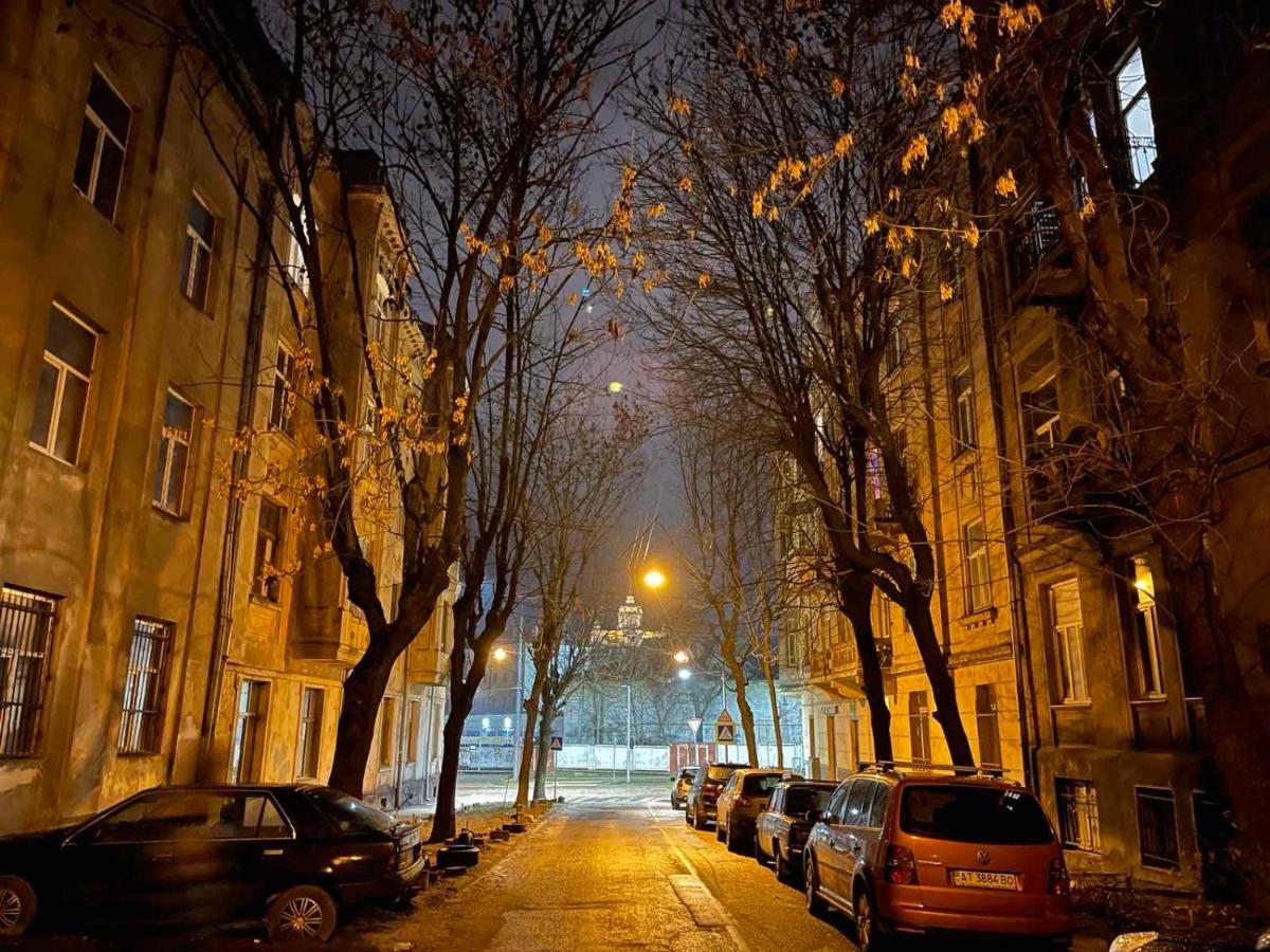 V&O Whitechocolateapt 800 M To Opera Lviv Ngoại thất bức ảnh