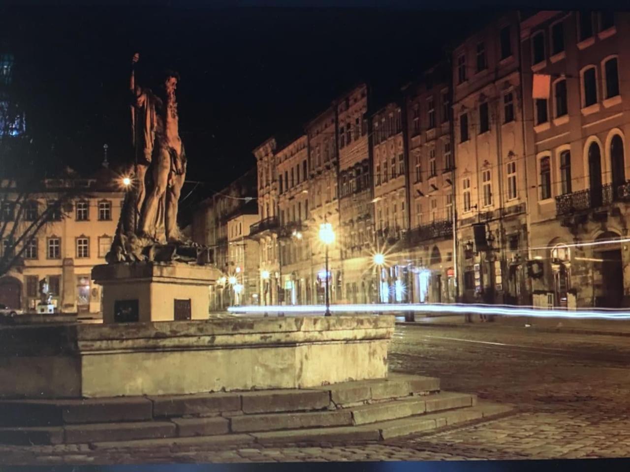 V&O Whitechocolateapt 800 M To Opera Lviv Ngoại thất bức ảnh