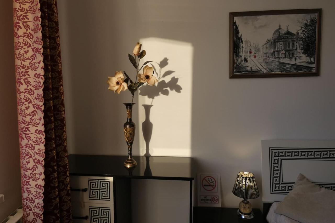 V&O Whitechocolateapt 800 M To Opera Lviv Ngoại thất bức ảnh
